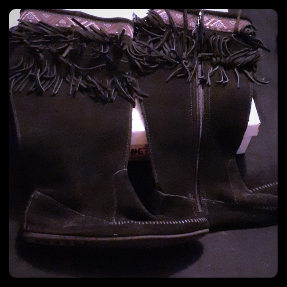 Minnetonka zip up boots